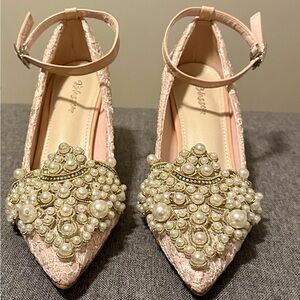 Pink lace shoes with pearls